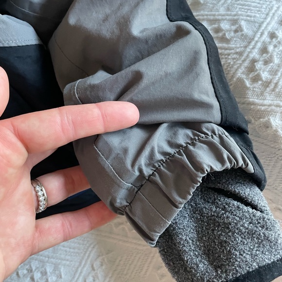 Kid’s Lands’ End 3T insulated waterproof winter jacket - Picture 3 of 5